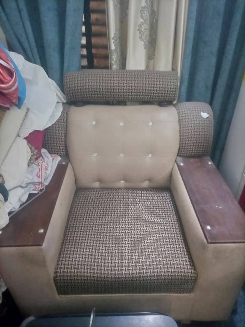 3+2+1. Sofa set  for sale almost 5 years used price negotiable 1