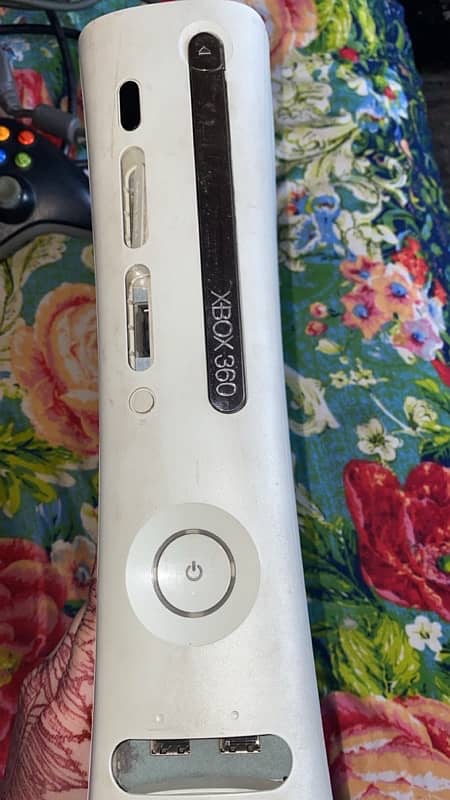 XBOX360 available with good storage 1