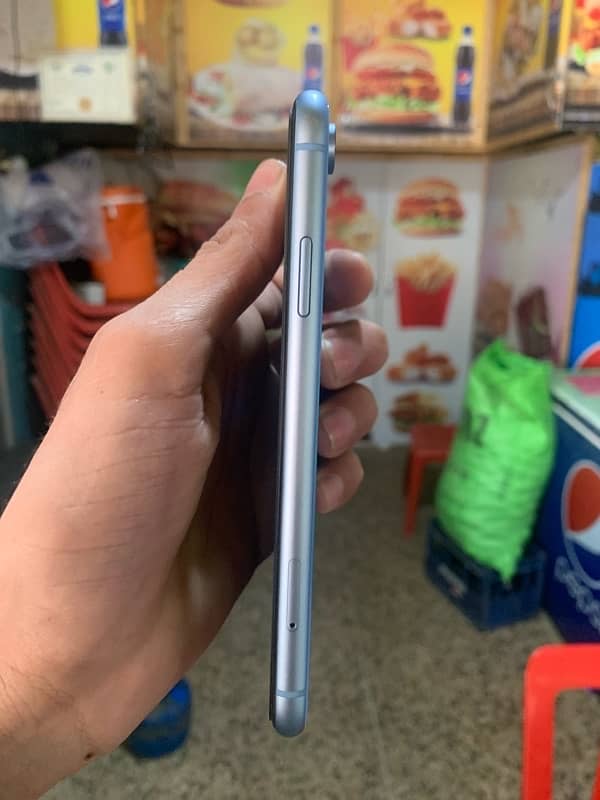 iphone xr Non Pta 64Gb Blue color 3