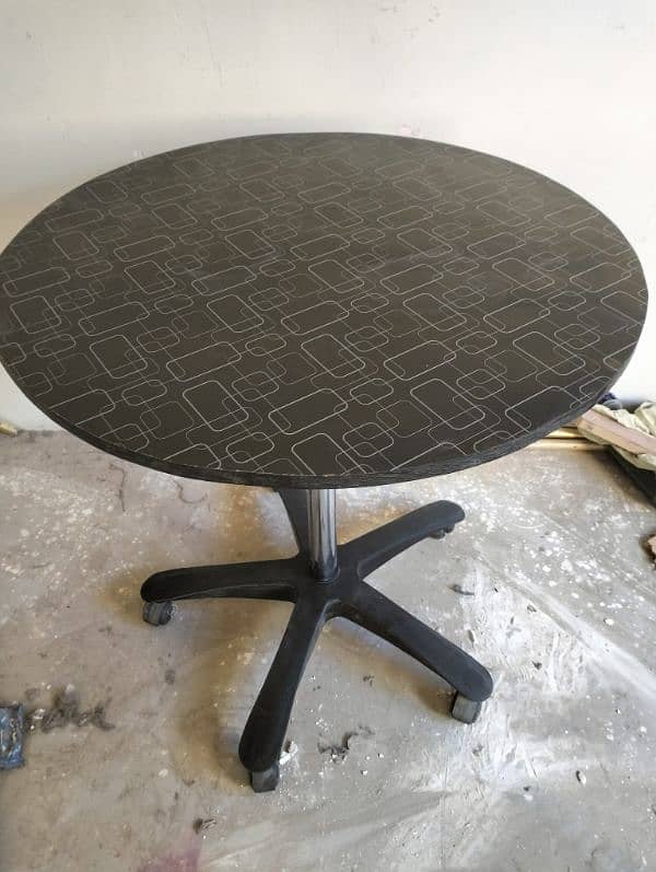 office round laptops tables 0