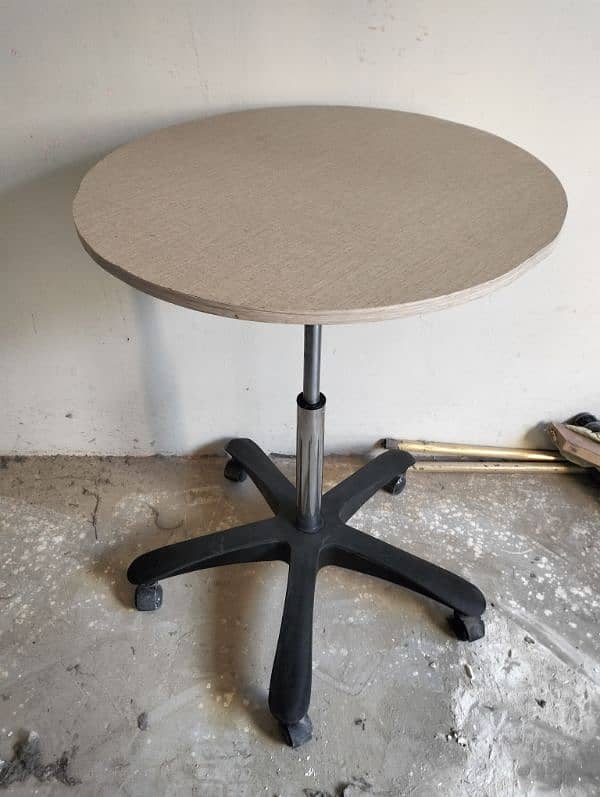 office round laptops tables 1