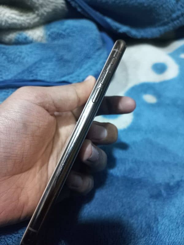 iphone xs 64 gb non pta lush condition 3