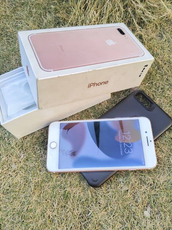 iphone 7+ in good condition with box 0