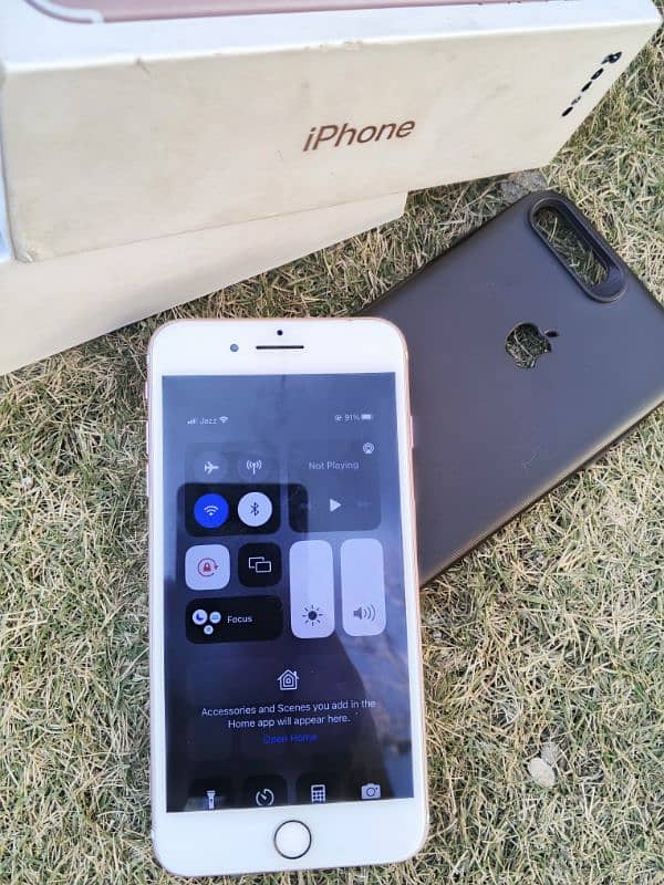 iphone 7+ in good condition with box 2