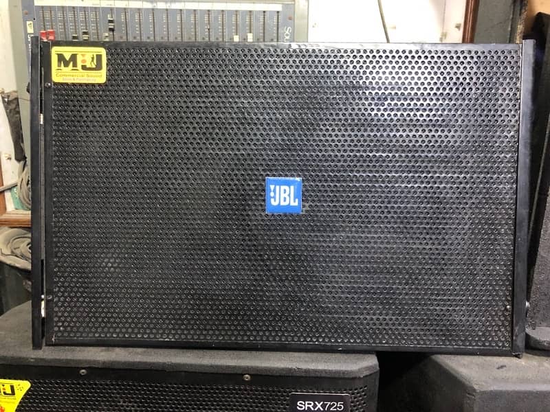 Line Array Speaker 0