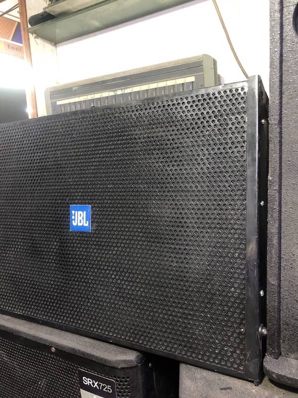 Line Array Speaker 1