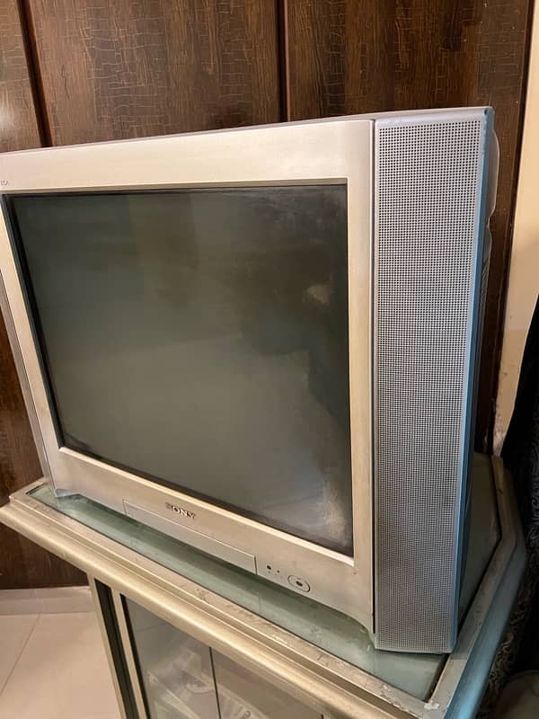 Sony wega 32 inches with trolly 1