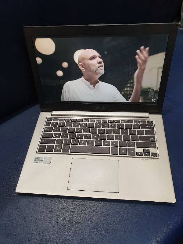 Asus Zenbook UX32A Ultrabook 0