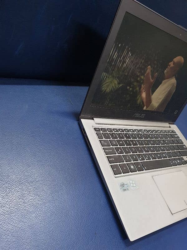 Asus Zenbook UX32A Ultrabook 1