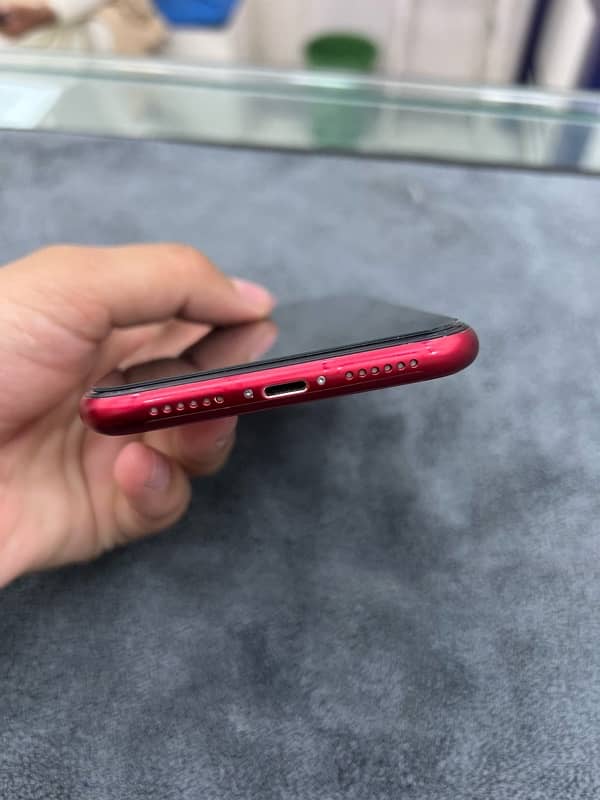 iPhone 11 jv 128Gb 83% health red non water proof 1