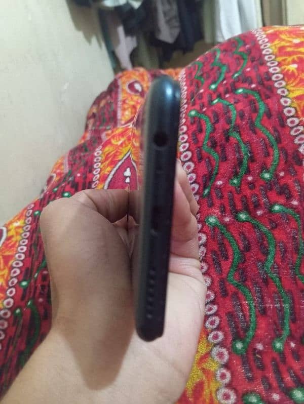 Infinix hot 10 6 128 excellent condition. 7