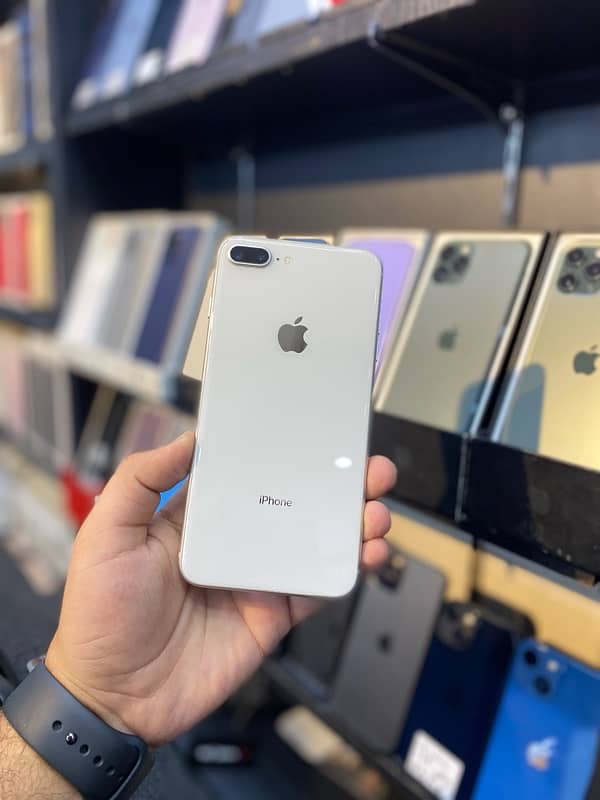 iPhone 8 Plus 0