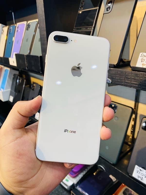 iPhone 8 Plus 2