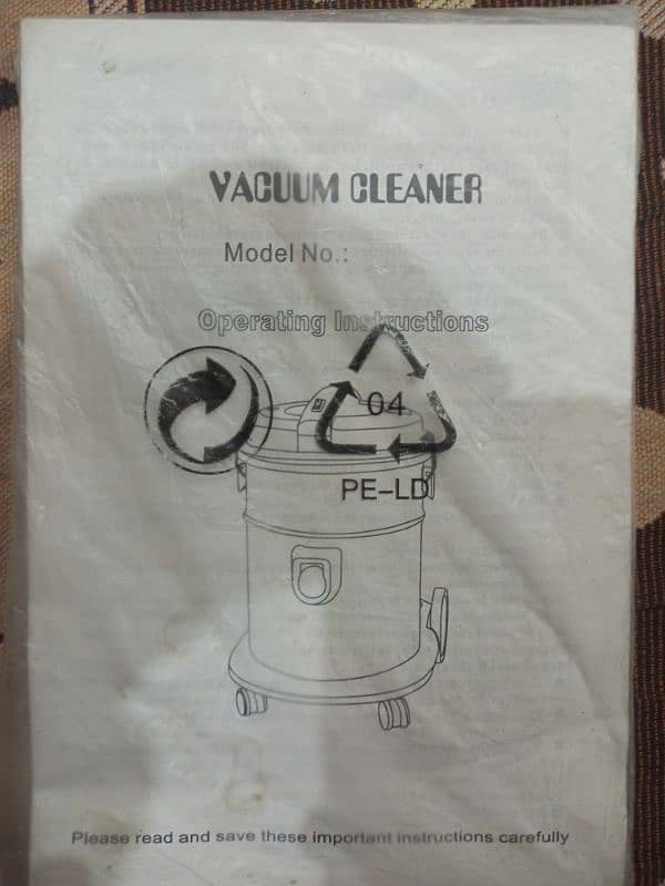 10/10 condition vacuum cleaner + blower, used once 4