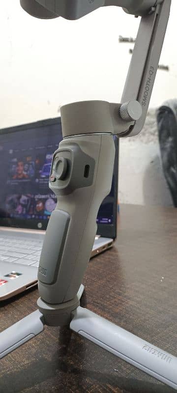 smooth Q3 Mobile Gimbal Lush condition 2