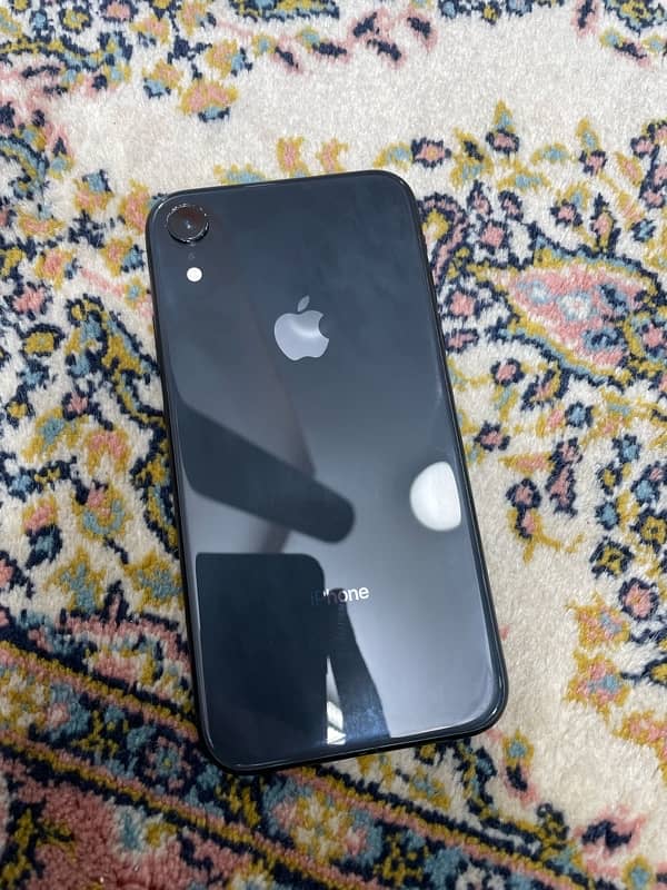 iPhone XR black color with good condition and good pric 2