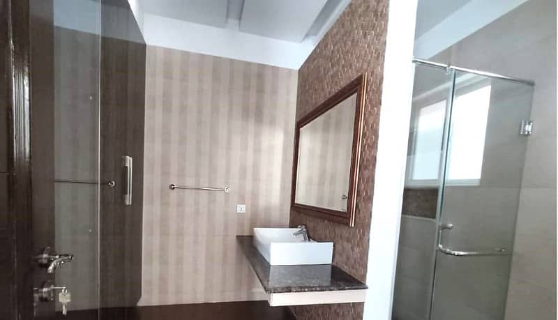 1 kanal Luxury House For Rent Block-D DHA Phase 5 4