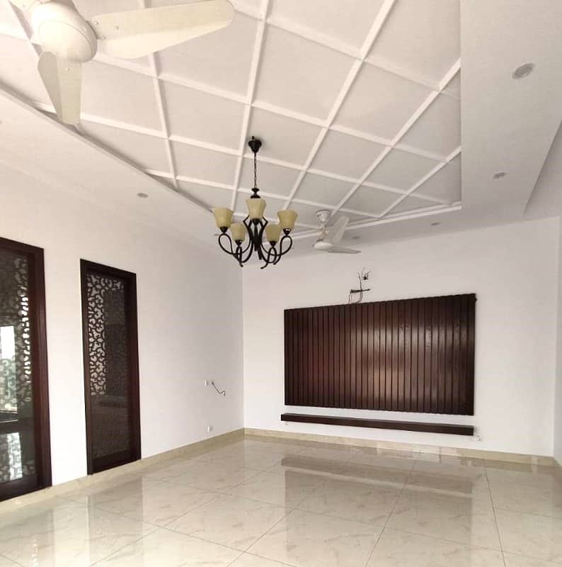 1 kanal Luxury House For Rent Block-D DHA Phase 5 9