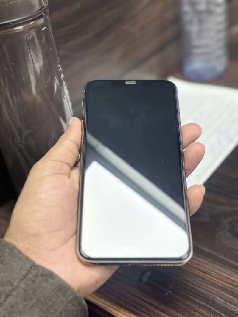 Apple iPhone 11 Pro Max 6