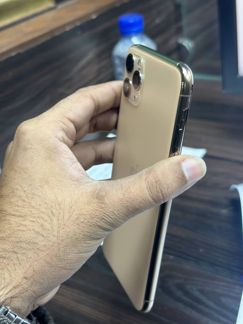 Apple iPhone 11 Pro Max 9