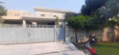 Double Unit 01 Kanal Beautiful House For Sale In DHA Phase 4 Block-FF Lahore.