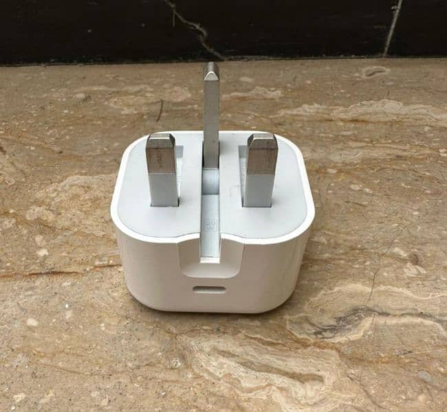 Original Apple USB-C 20W Power Adapter 1