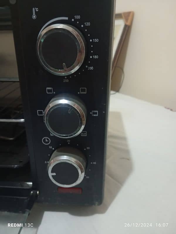 electric oven new condition. four function oven 3