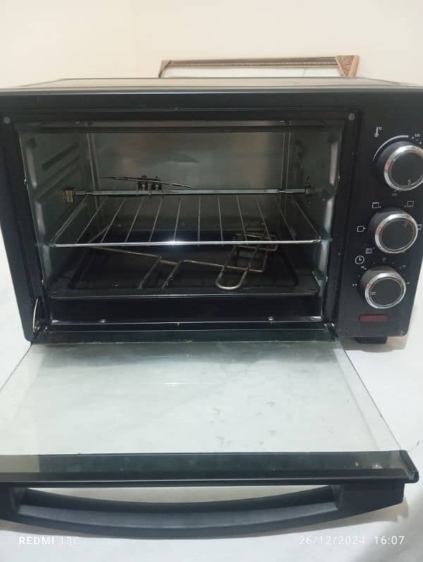 electric oven new condition. four function oven 4