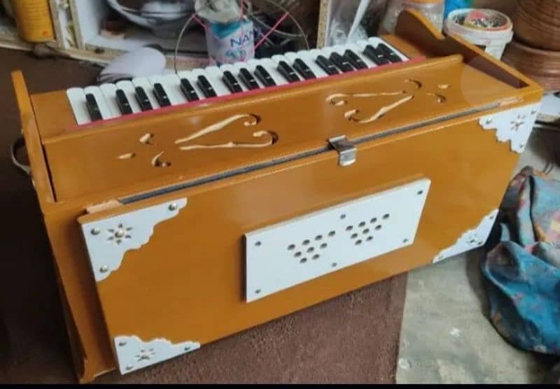 Indian harmonium 0