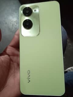 vivo y18 6/128. . . . All accesries