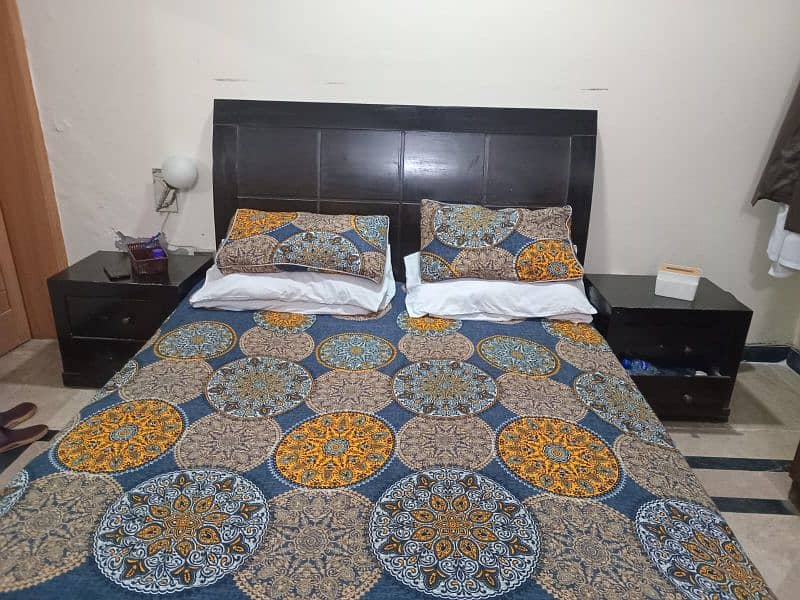 Double bed for sale without mattress 0