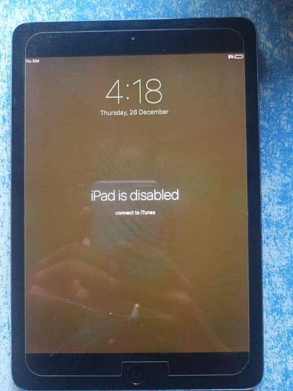 ipad mini 5 . . . . 10 by 10 . . 4/. 128 0