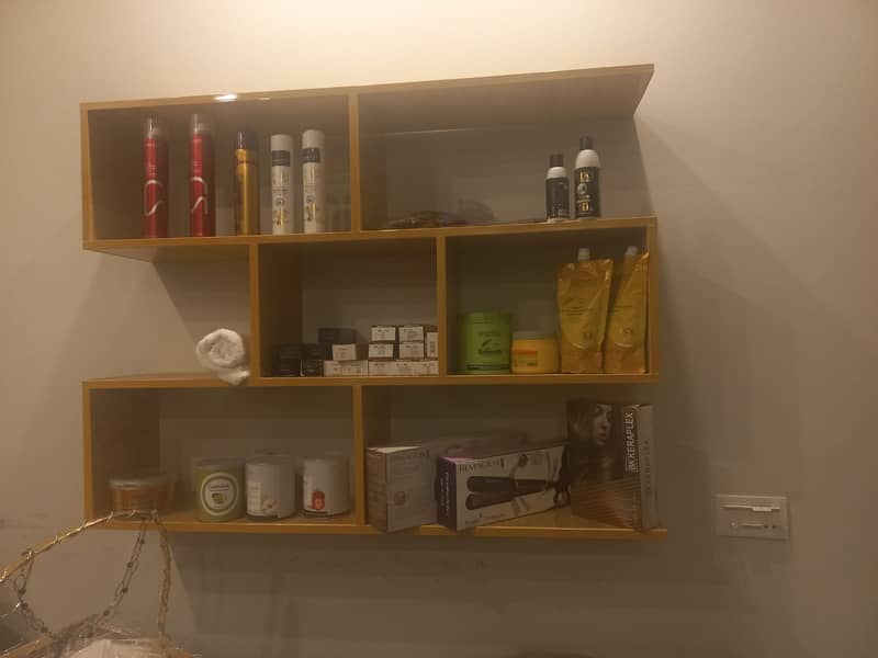 Female salon stuff for sale 4