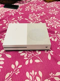 Xbox one s 1tb Vip condition White No single fault