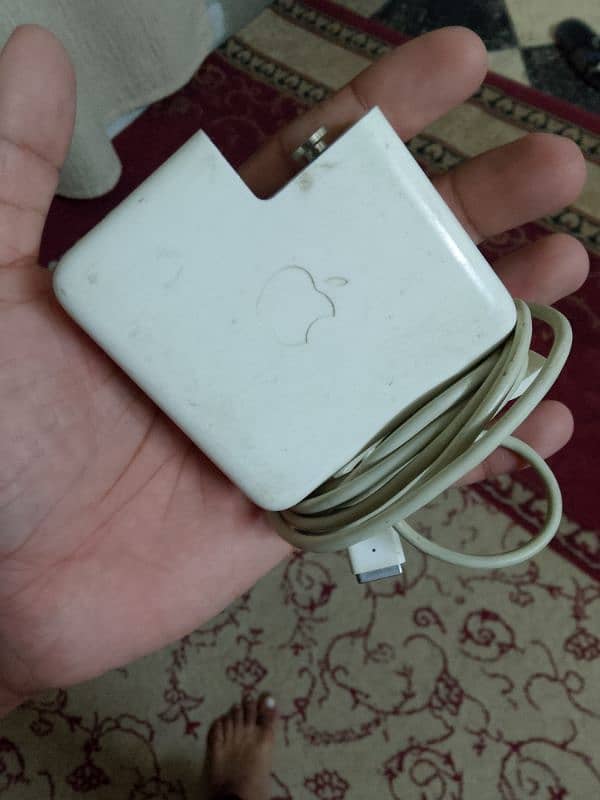 MacBook charger 0