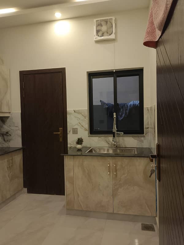 1 Kanal Beautifull upper Portion For RENT In DHA Phase 6( separate gyat) 11