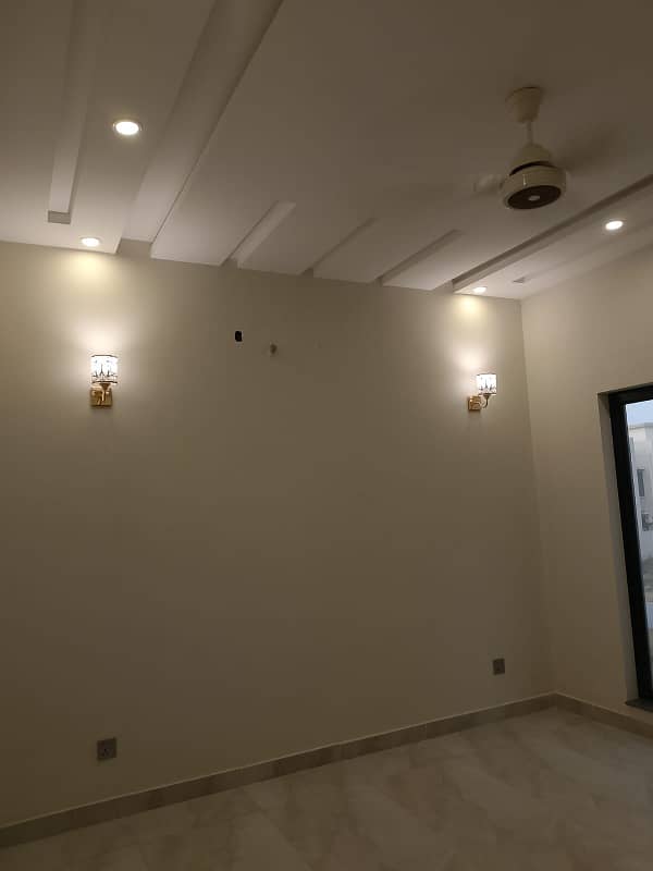 1 Kanal Beautifull upper Portion For RENT In DHA Phase 6( separate gyat) 12