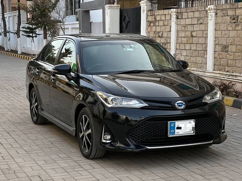 Toyota Corolla Axio WXB hybrid 2017 1