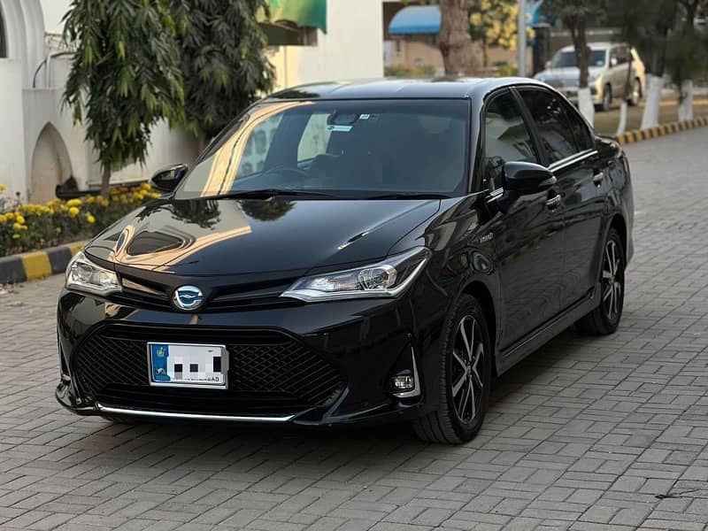 Toyota Corolla Axio WXB hybrid 2017 2