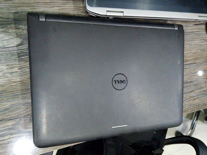 Dell Latitude 3340 Series 1