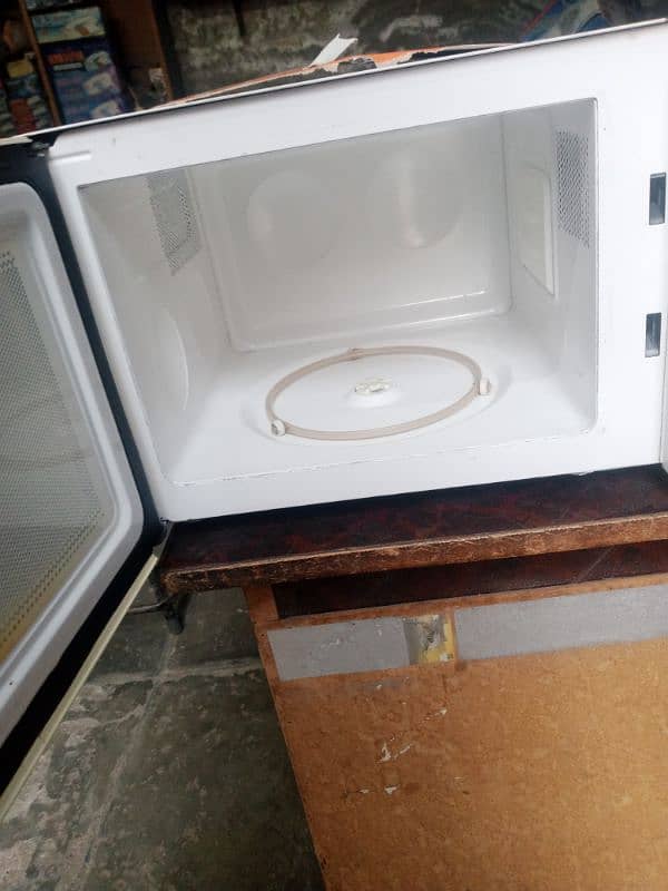 Dawlance microwave oven 1