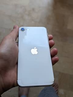 iphone se 2020  bilkul okay ha 10by10 no pta jv