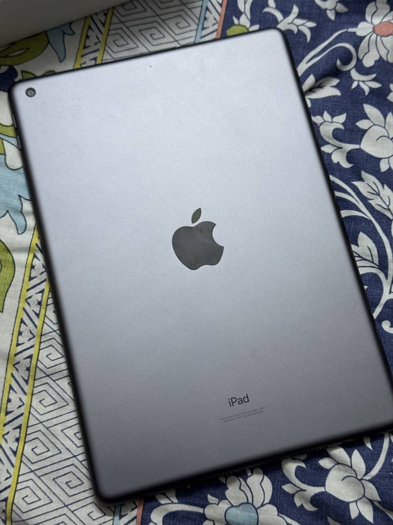 Ipad 9th generation (box + charger) 1