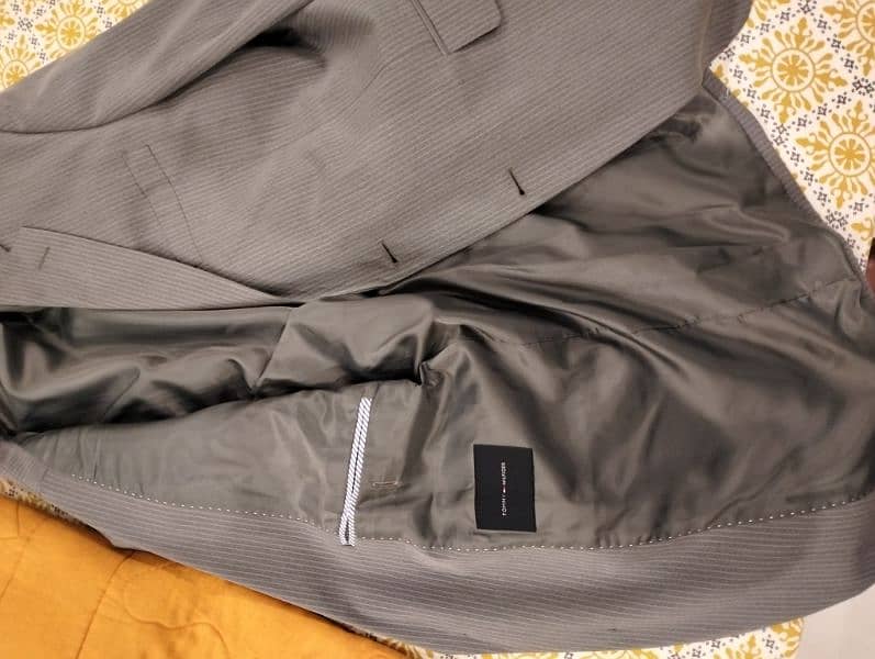 2 pc TH suit. Grey 2