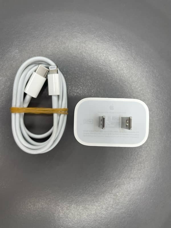 iphone 14 pro max ka 100% genuine charger hy 4