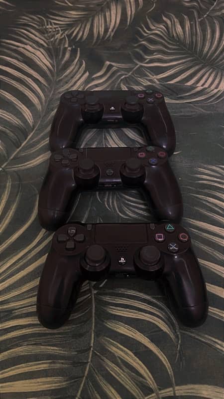 PS4 slim 500GB +3 controllers 5