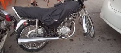 Unique 125 (2017) karak bike sealed hai sub karachi number hai