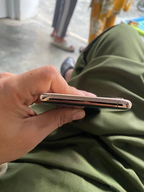 Iphone xs max 4