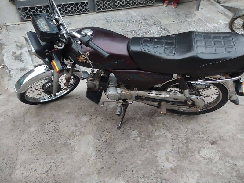 Honda CD70 4