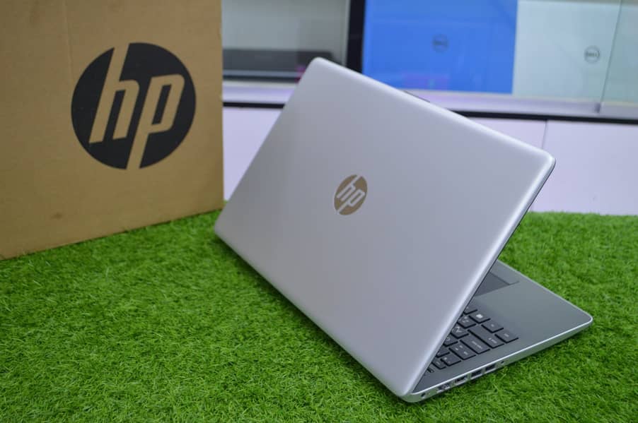 HP Laptop 15-db0xxx AMD Ryzen 5 2500U with Raden Vega Mobile Gfx 8GB 1